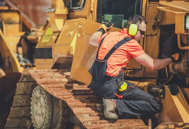 Mechanic reviewing local fleets in Tex Intel